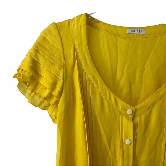 Walter Blouse Womens XS Yellow Short Sleeve Pleated Ruffle VNeck Button Up Silky - Picture 2 of 6